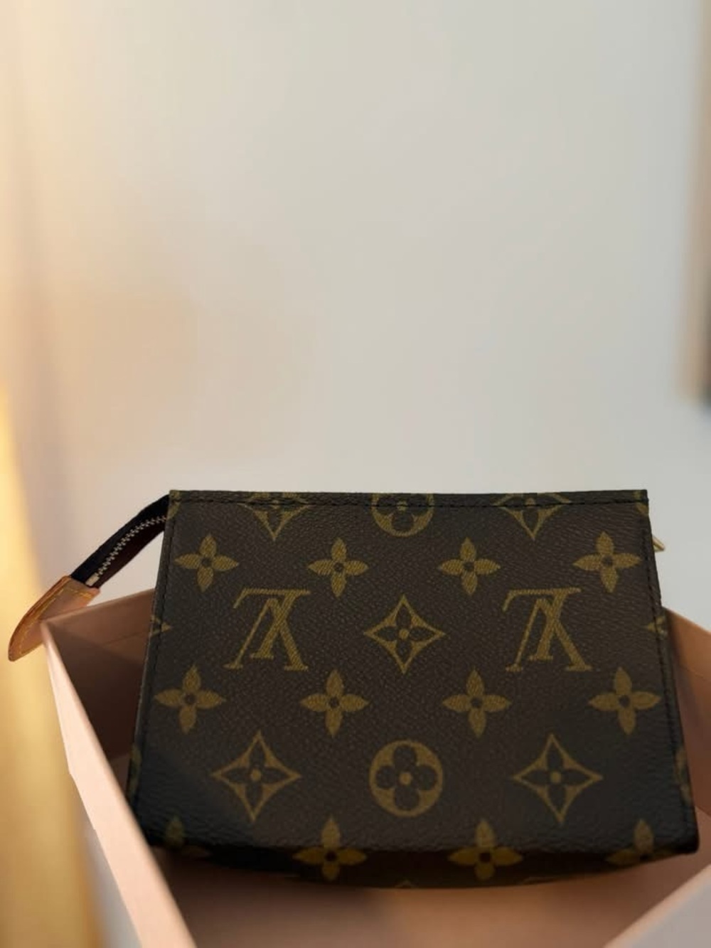 Toiletry 15 in monogram canvas ‼️YOU CAN CONVERT TO CROSSBODY/ SHOULDER BAG‼️